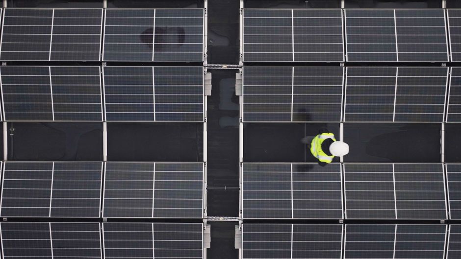 Wann lohnt sich die drohnengestützte Reinigung von Solaranlagen?